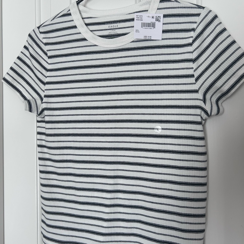 American Eagle Black and white striped 
Rubbed crew neck T-shirt. NWT